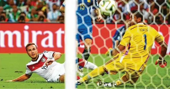  ?? Foto: Diego Azubel, dpa ?? Dieser eine Götze-Moment. Die deutsche Nationalma­nnschaft könnte am Donnerstag mal wieder einen gebrauchen wie beim Siegtor im Finale 2014.