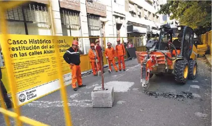  ??  ?? En obra. La calle Bolívar dejará de tener asfalto.