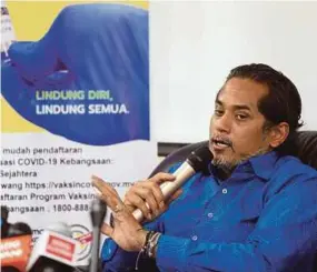  ?? MIKAIL ONG PIC BY ?? Science, Technology and Innovation Minister Khairy Jamaluddin speaking at a vaccine delivery centre in George Town yesterday.