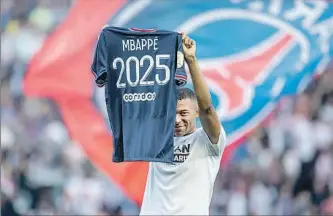  ?? GETTY ?? Kylian Mbappé, segundos después de confirmar su renovación con el PSG.