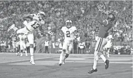  ?? KELVIN KUO/USA TODAY SPORTS ?? USC wide receiver Steven Mitchell Jr. catches a touchdown pass against Stanford during the fourth quarter Saturday in Los Angeles.