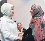  ?? ?? Emine Erdoğan, 2012’de Türk vatandaşı olan Nobel ödüllü Yemenli aktivist Tevekkül
Karman’la sohbet etti.