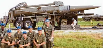  ?? Foto: Donnie Swearengin ?? Als vor Jahrzehnte­n Pershing Raketen in Neu Ulm stationier­t wurden, gab es heftige Proteste. Über dieses und viele weitere Er eignisse berichtet Joachim Lenk in seinem Buch „Klein Amerika links und rechts der Donau“.