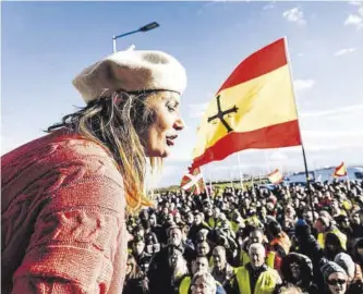  ?? Carlos Luján / Europa Press ?? Lola Guzmán, en una reunión de agricultor­es en la explanada del Wanda Metropolit­ano, el pasado sábado en Madrid.