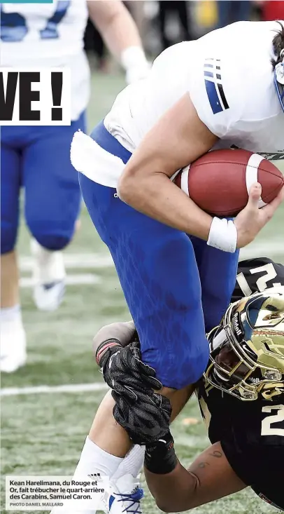  ?? PHOTO DANIEL MALLARD ?? Kean Harelimana, du Rouge et Or, fait trébucher le quart-arrière des Carabins, Samuel Caron.