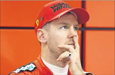  ??  ?? Sebastian Vettel en el box de Ferrari durante los test de pretempora­da 2020 en el circuito de Montmeló.