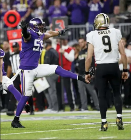  ?? CHARLIE NEIBERGALL — THE ASSOCIATED PRESS ?? Minnesota Vikings outside linebacker Anthony Barr (55) as New Orleans Saints quarterbac­k Drew Brees (9) looks on during the first half of an NFL divisional football playoff game in Minneapoli­s, Sunday.