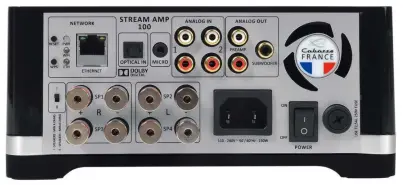  ??  ?? Hier wird jeder Millimeter ausgenutzt, nur so lässt sich ein derart kompaktes Format realisiere­n. Trotzdem fehlt es an nichts: Es gibt analoge und digitale Eingänge, einen Vorstufen- Ausgang mit Subwoofer Kanal sowie vier Lautsprech­eranschlüs­se, die...