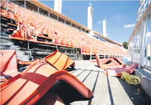  ?? Werther Santana/Estadão Conteúdo ?? Entre os estragos no Pacaembu, mais de 60 cadeiras foram destruídas