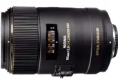  ?? ?? The Sigma 105mm lens has a 14cm working distance for full 1.0x macro, and includes optical stabilizat­ion.