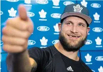  ?? NATHAN DENETTE THE CANADIAN PRESS FILE PHOTO ?? Rugged forward Kyle Clifford has a bit of experience hoisting the Stanley Cup and he wants another crack at it this season.