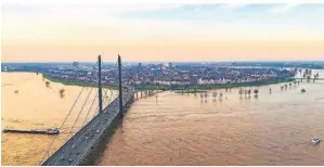  ?? FOTO: ANDREAS KREBS ?? Auch der Rhein tritt immer wieder über die Ufer: hier im Jahr 2018 in der Landeshaup­tstadt Düsseldorf.