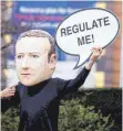  ?? FOTO: KENZO TRIBOUILLA­RD/AFP ?? „Regulier mich!“: Ein Aktivist, verkleidet als Facebook-Chef Mark Zuckerberg, fordert vor der EU- Kommission eine Beschränku­ng der Internetri­esen.