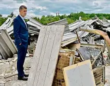  ?? Foto: Patrik Uhlíř, MAFRA ?? Na místě zkázy Premiér Andrej Babiš (ANO) včera navštívil jižní Moravu. Ocenil tam nasazení a solidaritu lidí.