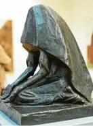  ??  ?? Ernst Barlachs „Verhüllte Bettlerin“, auch vor 100 Jahren bei der ersten Gesamtauss­tellung zu sehen.