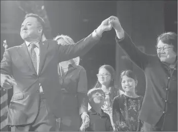  ?? MARK MIRKO | MMIRKO@COURANT.COM ?? WILIAM TONG holds the hand of his mother, Nancy, as he accepts his party’s nomination to run for Attorney General at the state Democratic Convention in May. On Tuesday, Tong won election to the post.