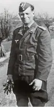  ?? Foto: dpa ?? Helmut Schmidt im Jahr 1940 als Leut nant der Luftwaffe.