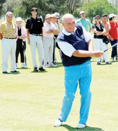  ??  ?? Argentine golf great Roberto de Vicenzo tees off on the first hole during the "De Vicenzo Classic" golf tournament in this Nov. 12, 2006 photo taken in Buenos Aires. (Reuters)