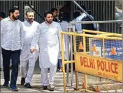  ?? ?? AAP leader Amanatulla­h Khan arrives at the Enforcemen­t Directorat­e (ED) office for questionin­g in connection with a money laundering case