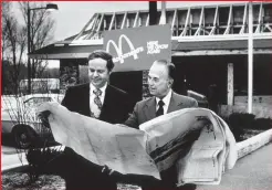  ??  ?? Fred Turner and Ray Kroc looking at the blueprints for a McDonald’s restaurant