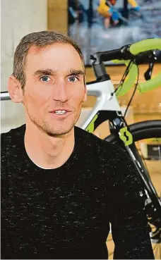  ?? Foto: ČTK ?? Spokojený Kreuziger Šestý muž z MS podepsal dvouletý kontrakt s jihoafrick­ým týmem Dimension Data. Do sezony 2019 vstoupí v únoru na klání Kolem Valencie, vrcholy budou ardenské klasiky a Tour.