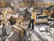  ?? Al Seib Los Angeles Times ?? TEAGAN OSTROVSKY, 8, visits her burned home in Oak Forest Mobile Estates in Westlake Village.