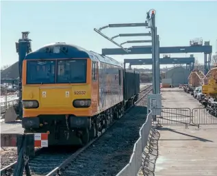  ?? BOTH: CHRIS MILNER ?? The bar catenary in its normal position for active rail movements, with GBRf’s No. 92032 and two box wagons being used for the Wellingbor­ough demonstrat­ion.