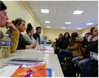  ??  ?? Les étudiants et enseignant­s de l’Ifsi, l’Institut de formation en soins infirmiers de Dieppe, étaient évidemment conviés à ce forum.