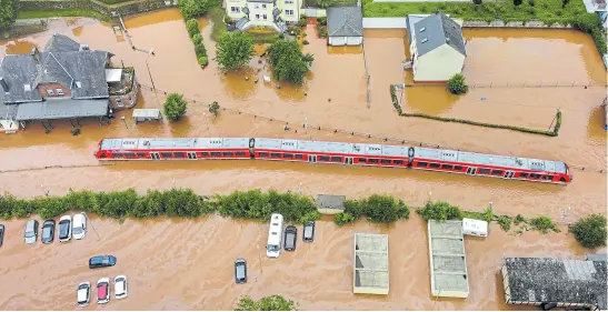  ?? Sebastian schmitt/ap ?? La ciudad alemana de Kordel quedó bajo el agua