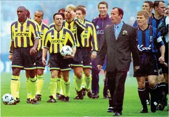  ?? REX ?? Tense: Tony Pulis and his Gillingham side with Shaun Goater (left) leading City