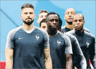  ?? ETIENNE LAURENT / EFE ?? Giroud, en primer plano, y tras él: Mendy, Sidibé y Nzonzi