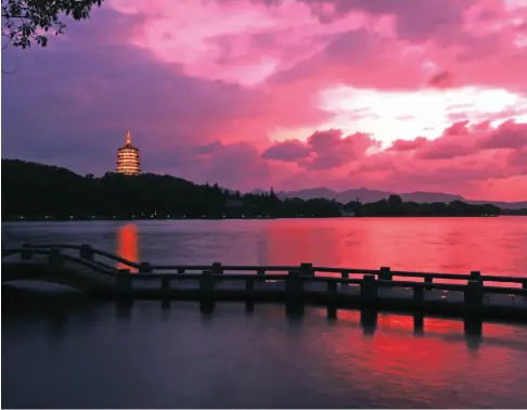  ?? 雷峰夕照 ??