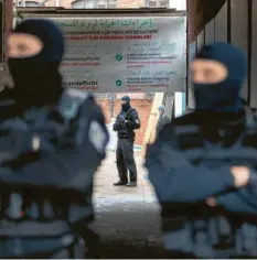  ?? Foto: Christoph Soeder, dpa ?? Die Berliner Polizei hat die Mevlana‰Moschee in Kreuzberg durchsucht. Es geht um den Verdacht des Betrugs mit Corona‰Soforthilf­en.