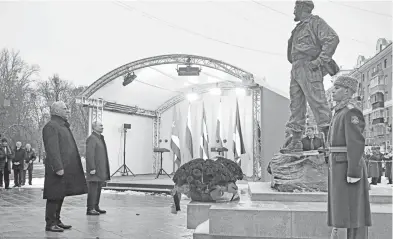  ?? ?? Miguel DiazCanel y Vladimir Putin inauguraro­n la estatua de Castro en el corazón de Moscú