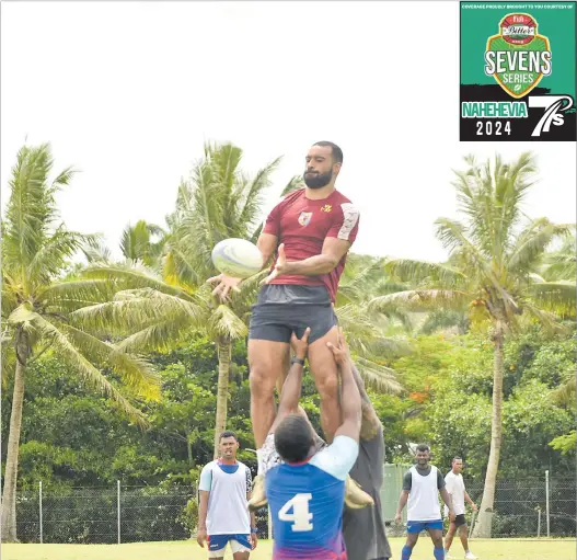  ?? Picture: ATU RASEA ?? Members of the EMS Tabadamu side during a training session at Bidesi Park.