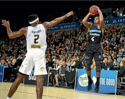  ?? PHOTO: PHOTOSPORT ?? Star import Edgar Sosa drains a three for the Breakers during their 90-82 win over Brisbane.