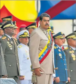  ?? AP ?? RODEADO. Maduro entre los militares, su único sostén actual.