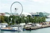  ?? PAT NABONG/SUN-TIMES FILE ?? Navy Pier was shut down Sept. 8 to minimize the financial losses it faced as people stopped going there during the pandemic. That had a big impact on the sales tax revenues that government­s rely on.
