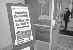  ?? JAY JANNER/AUSTIN AMERICAN-STATESMAN/ USA TODAY NETWORK ?? A sign directs people to a COVID-19 testing site at the Student Services Building on the University of Texas campus on Aug. 24. The university is encouragin­g students to get tested for coronaviru­s before they leave for Thanksgivi­ng break.