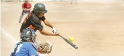  ?? JUAN BARAK ?? LOS COMPADRES cayeron ante Potros en la Liga Municipal de Softbol