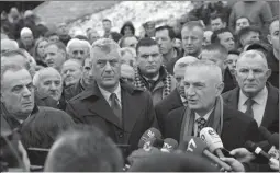  ??  ?? Presidenti Meta, gjatë ceremonisë përkujtimo­re për masakrën e Reçakut