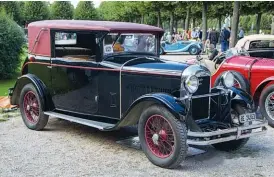  ??  ?? Postal de un Amilcar M2 Falso Cabriolet de 1930.