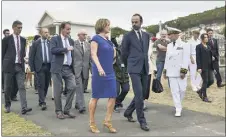  ?? (Photo AFP) ?? En foulant le sol calédonien, Edouard Philippe sait que ce référendum sera l’aboutissem­ent d’un processus né dans les années  à la suite des affronteme­nts entre Kanaks et Caldoches.