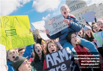  ?? FOTOS: GETTY IMAGES ?? La protesta estudianti­l llegó hasta las puertas del Capitolio, en Washington D.C.