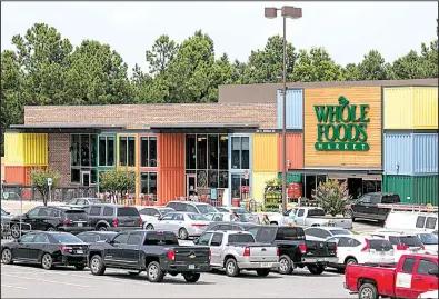  ?? Arkansas Democrat-Gazette/BENJAMIN KRAIN ?? Vehicles fill the parking lot at Little Rock’s Whole Foods Market on Bowman Road. Whole Foods told customers Friday that it will maintain the same standards under Amazon.