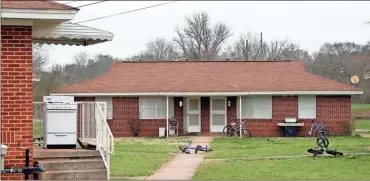  ??  ?? The public housing complex in Cave Spring is located directly adjacent to Cave Spring Elementary School.