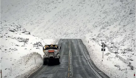 ?? PHOTO: ALDEN WILLIAMS/STUFF ?? A snow plough clears State Highway 73 on the western side of Porters Pass in Canterbury yesterday.
