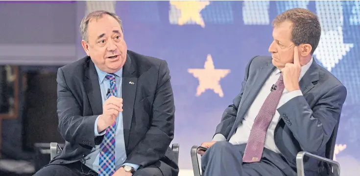  ??  ?? MAKING THE POINT: Alex Salmond, left, and Alastair Campbell during a debate in the run-up to the Scottish independen­ce referendum in September 2014.