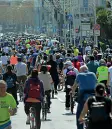  ??  ?? Invasione Ciclisti sul lungomare