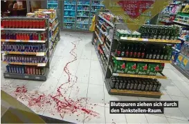  ??  ?? Blutspuren ziehen sich durch den Tankstelle­n-Raum.